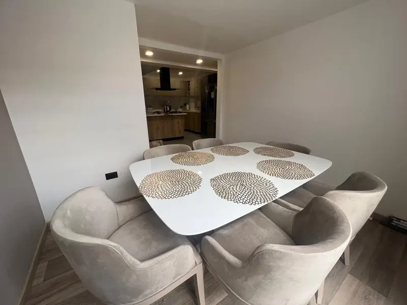 Fotografía de obra terminada: cocina y comedor. Apartamento en bogotá en Bogotá, Decord Design