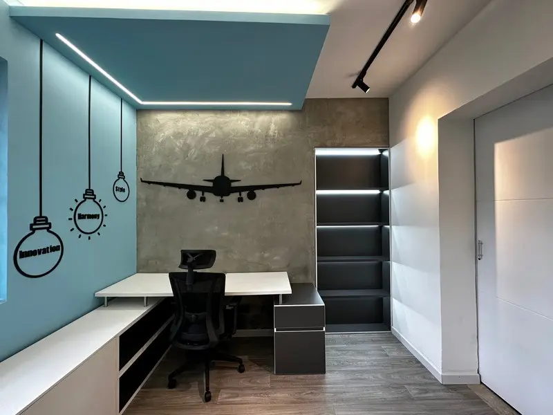 Fotografía de obra terminada: oficinas con murales. Sede educativa de aviación en Bogotá, Decord Design