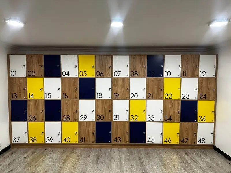 Fotografía de obra terminada: lockers. Sede educativa de aviación en Bogotá, Decord Design