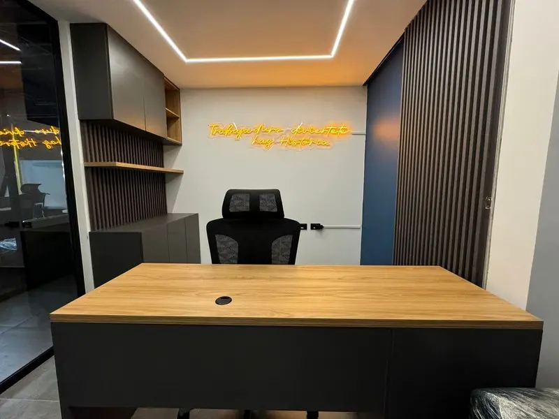 Fotografía de obra terminada: área de trabajo. Oficinas con zona recreativa en Bogotá, Decord Design